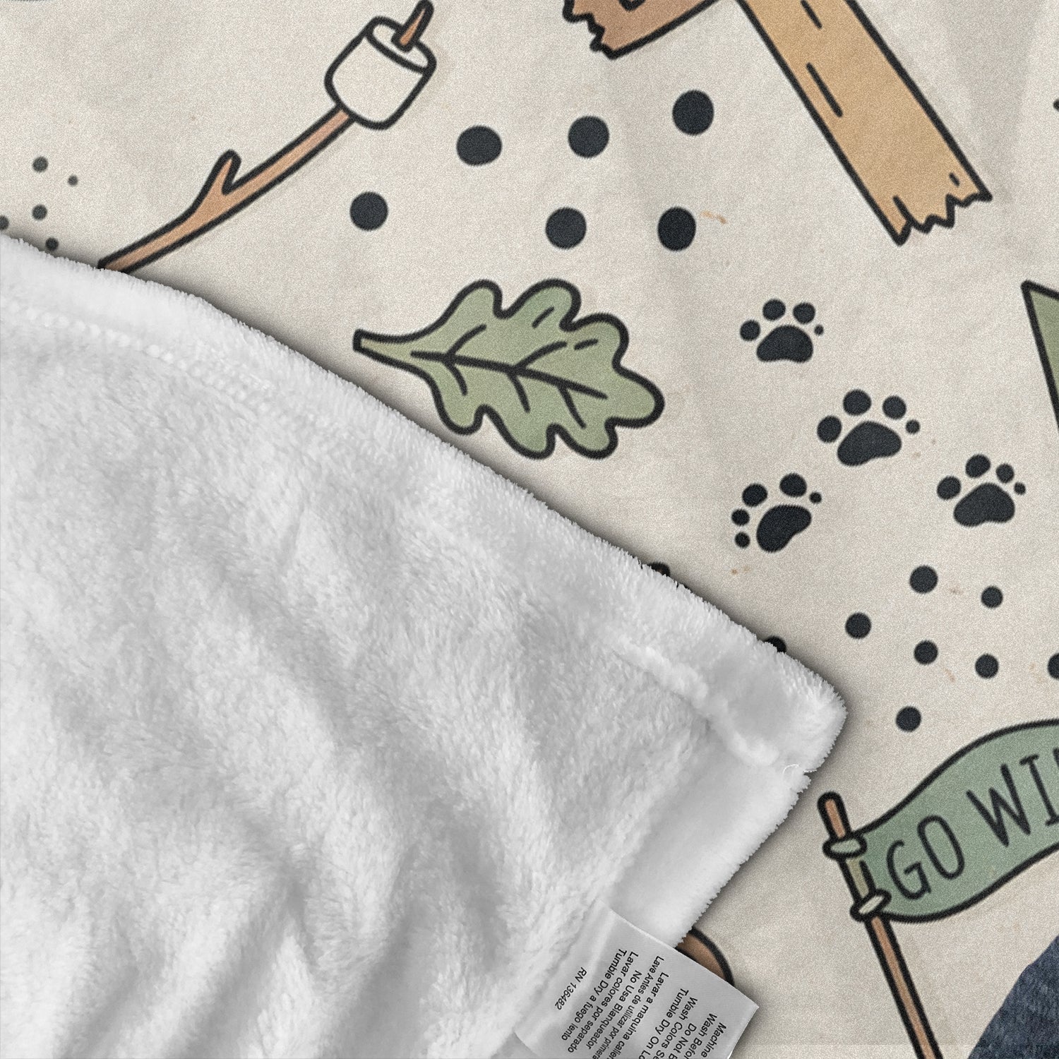 Personalized Camping Pattern Fleece Blanket – Custom Name Outdoor Throw Blanket for Camping Lovers & Cozy Home Decor