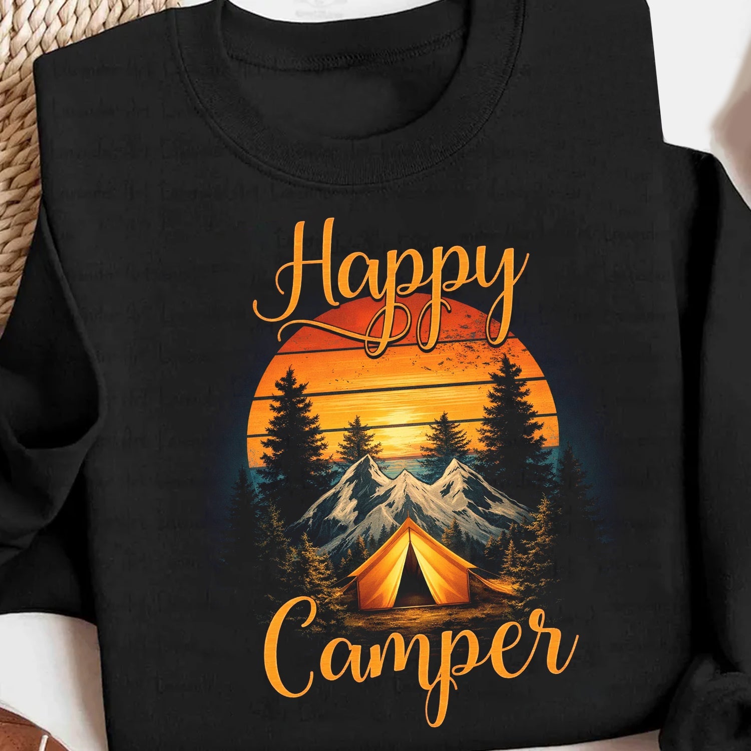 Happy Camper Graphic T-Shirt – Vintage Sunset Mountain Camping Shirt for Outdoor Lovers, Hiking & Adventure Tee